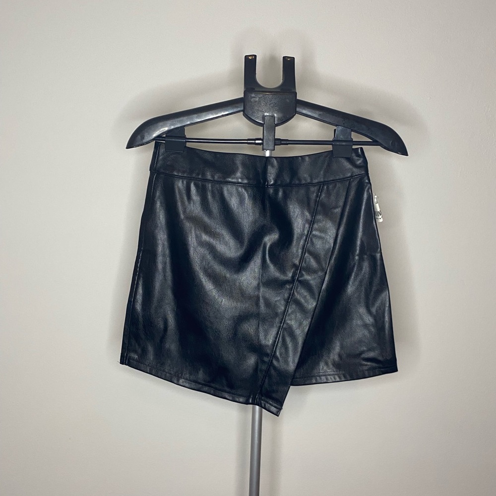 Designer leather skirt NWT Medium